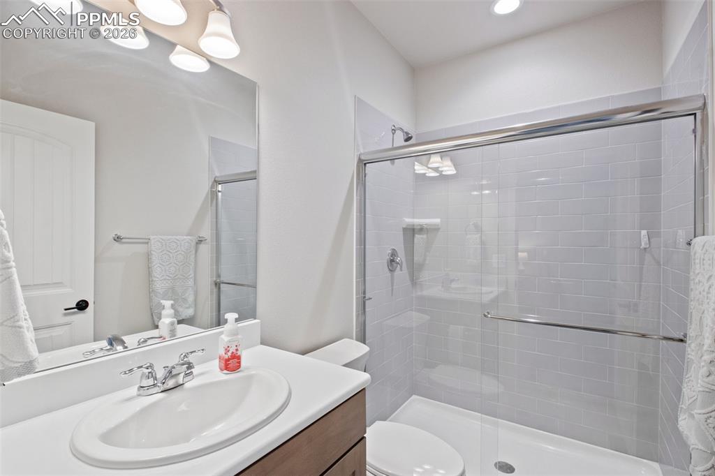 Image 36 of 50: Bathroom