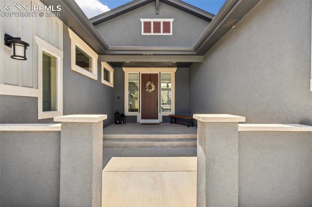 Image 4 of 50: Entry