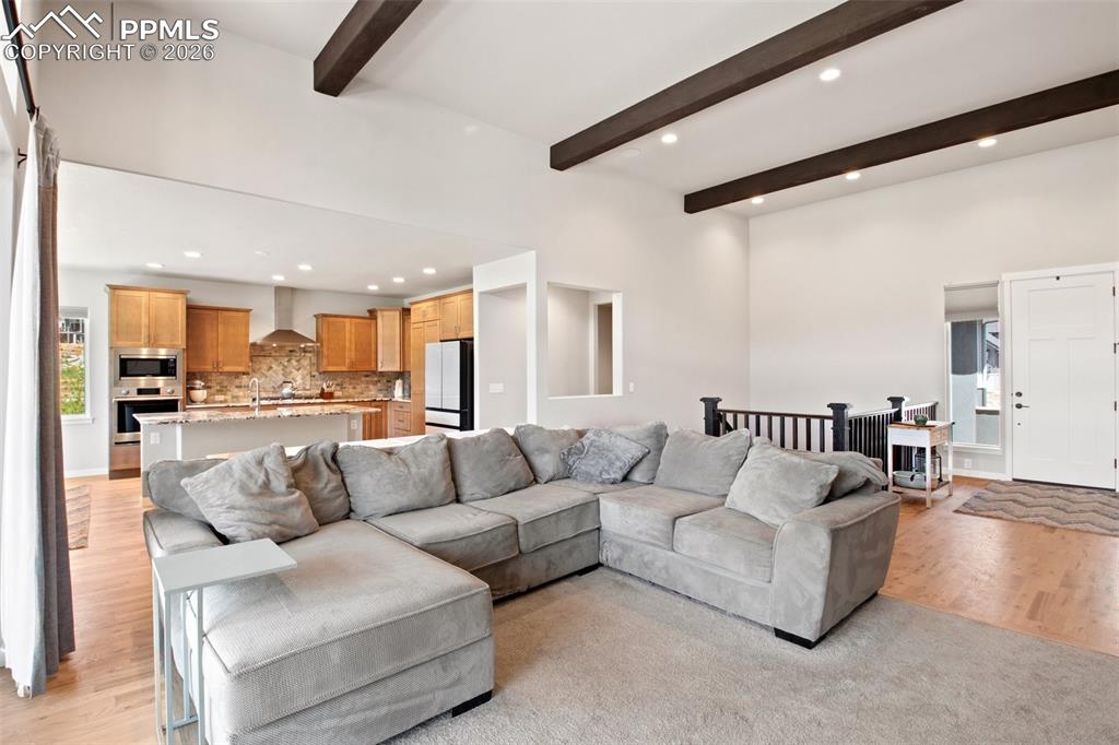 Image 6 of 50: Living Room