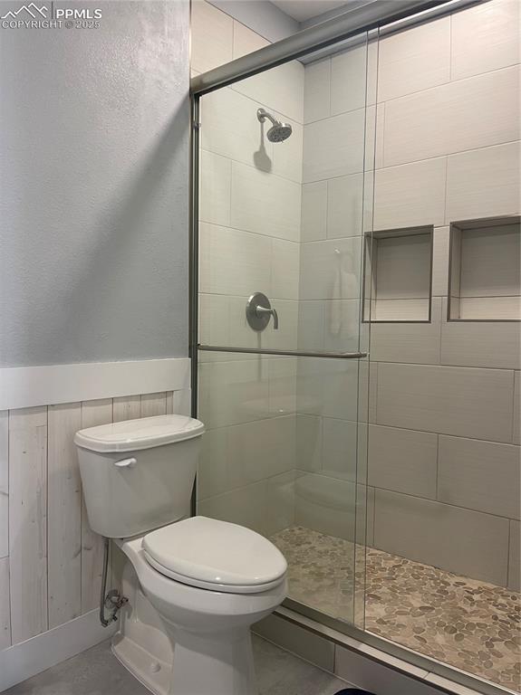 Image 16 of 17: Bathroom