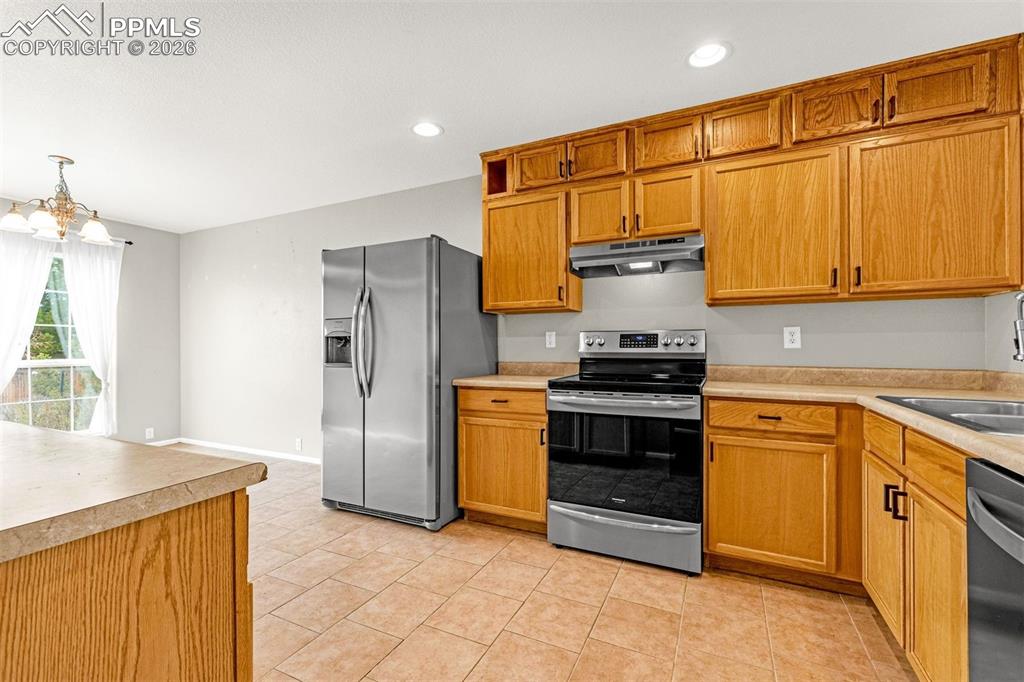 Image 13 of 33: Kitchen