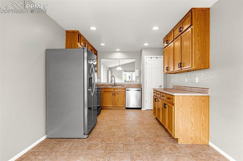 Image 16 of 33: Kitchen