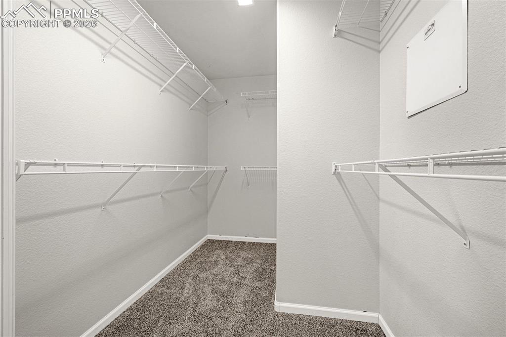 Image 23 of 33: Closet