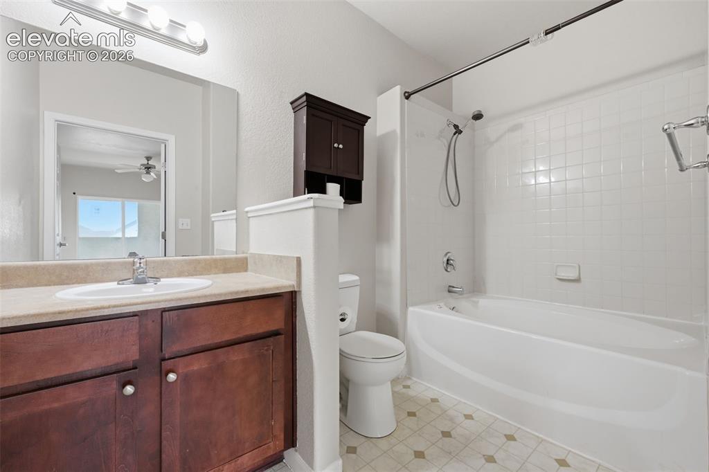 Image 21 of 29: Private Full Size Bathroom.
