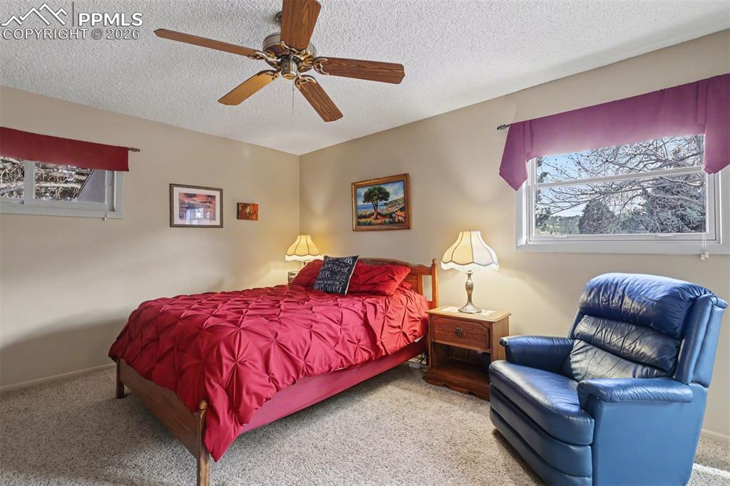 Image 21 of 50: Bedroom