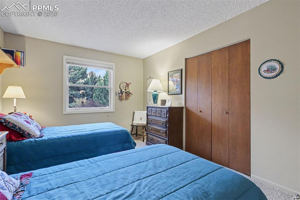 Image 23 of 50: Office