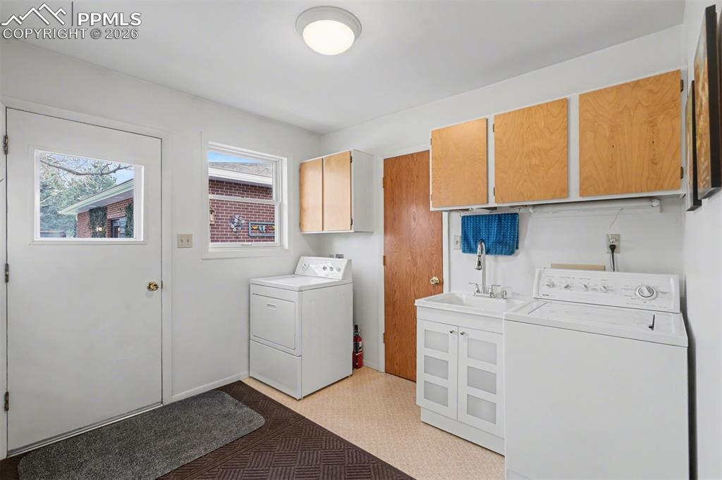 Image 27 of 50: Kitchen