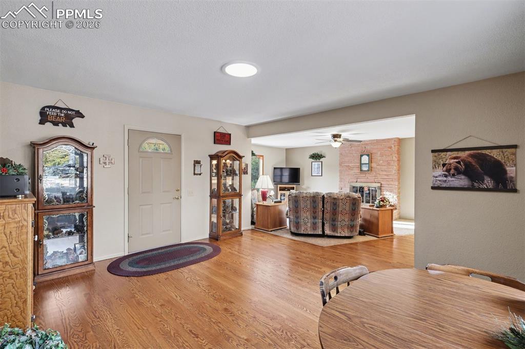 Image 30 of 50: Office