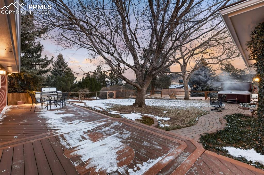 Image 32 of 50: Entry