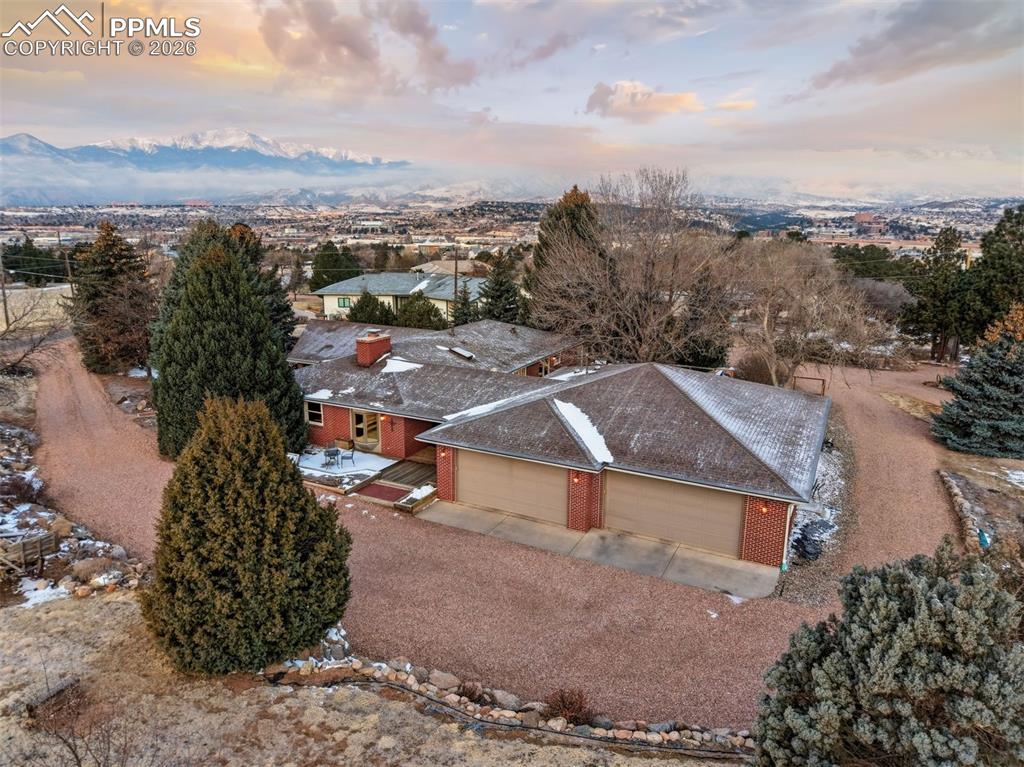 Image 45 of 50: Yard