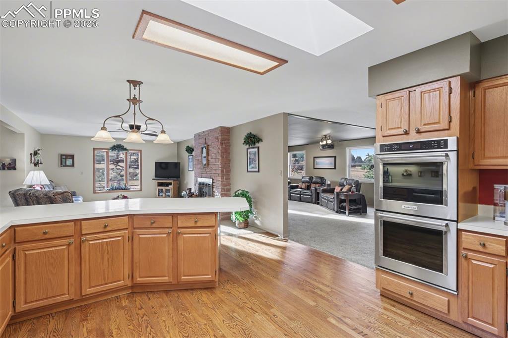 Image 9 of 50: Kitchen