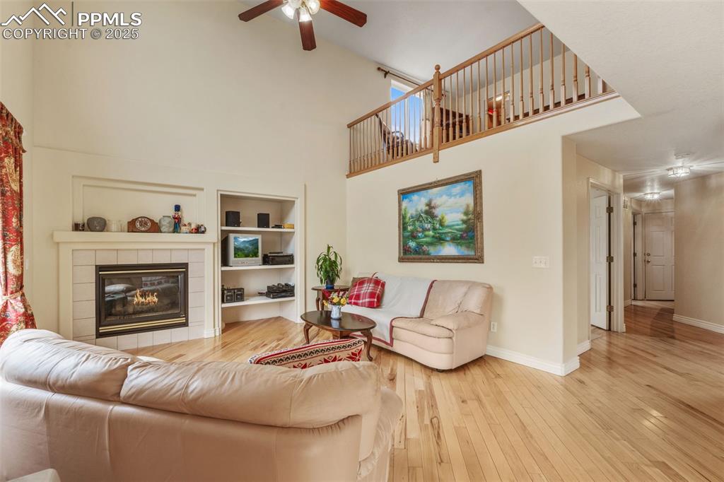 Image 11 of 41: Living Room