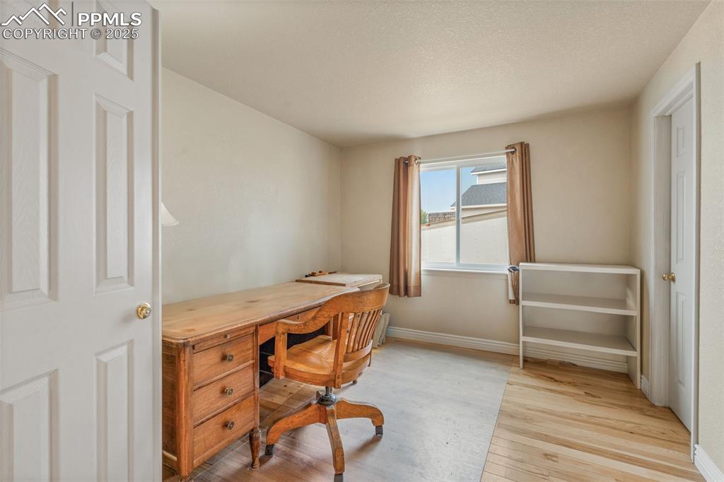 Image 20 of 41: Office