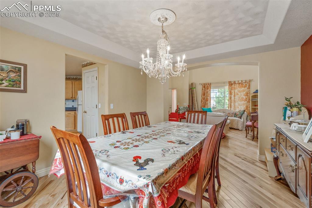 Image 9 of 41: Dining Area