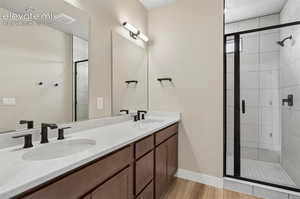 Image 19 of 22: Bathroom