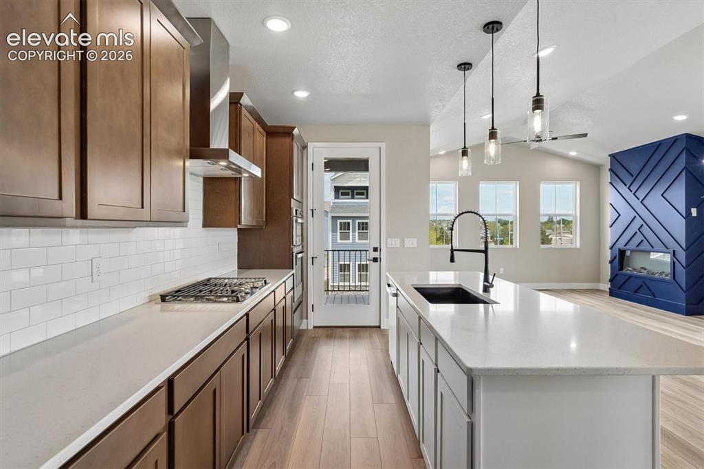 Image 4 of 22: Kitchen
