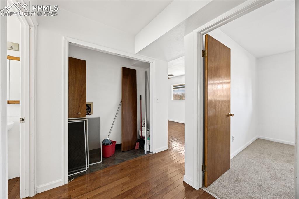 Image 17 of 17: Laundry