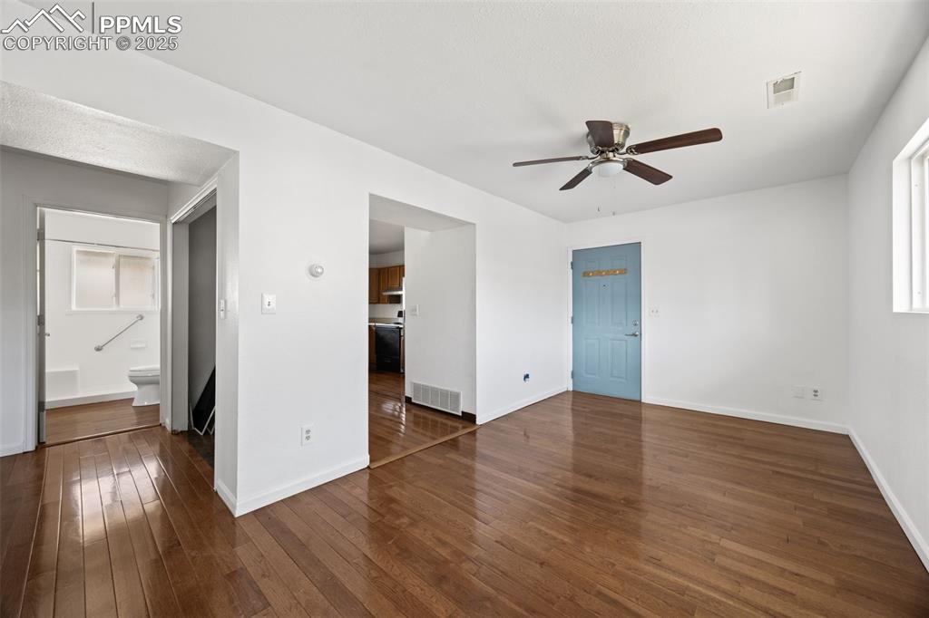 Image 6 of 17: Living Room