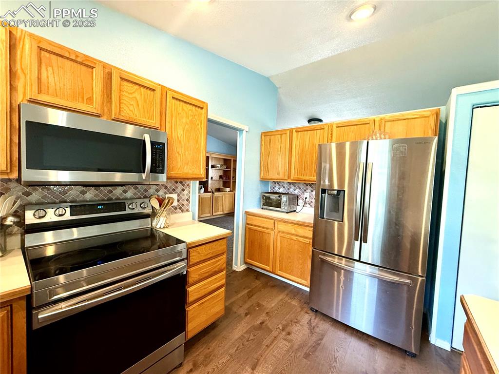 Image 5 of 28: Kitchen