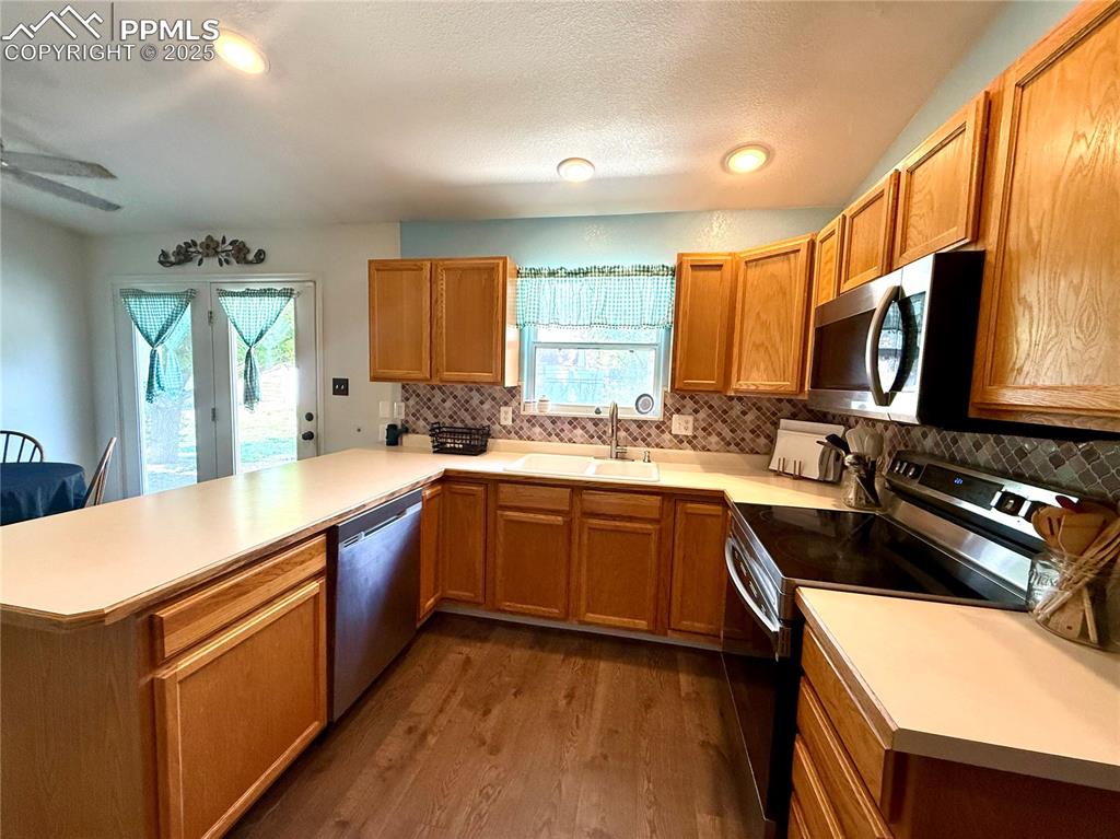 Image 6 of 28: Kitchen