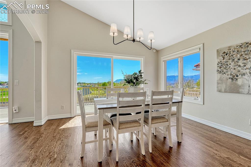 Image 10 of 50: Dining Area