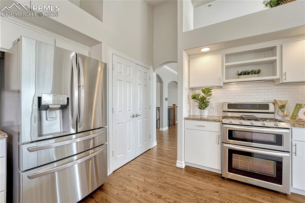 Image 15 of 50: Kitchen