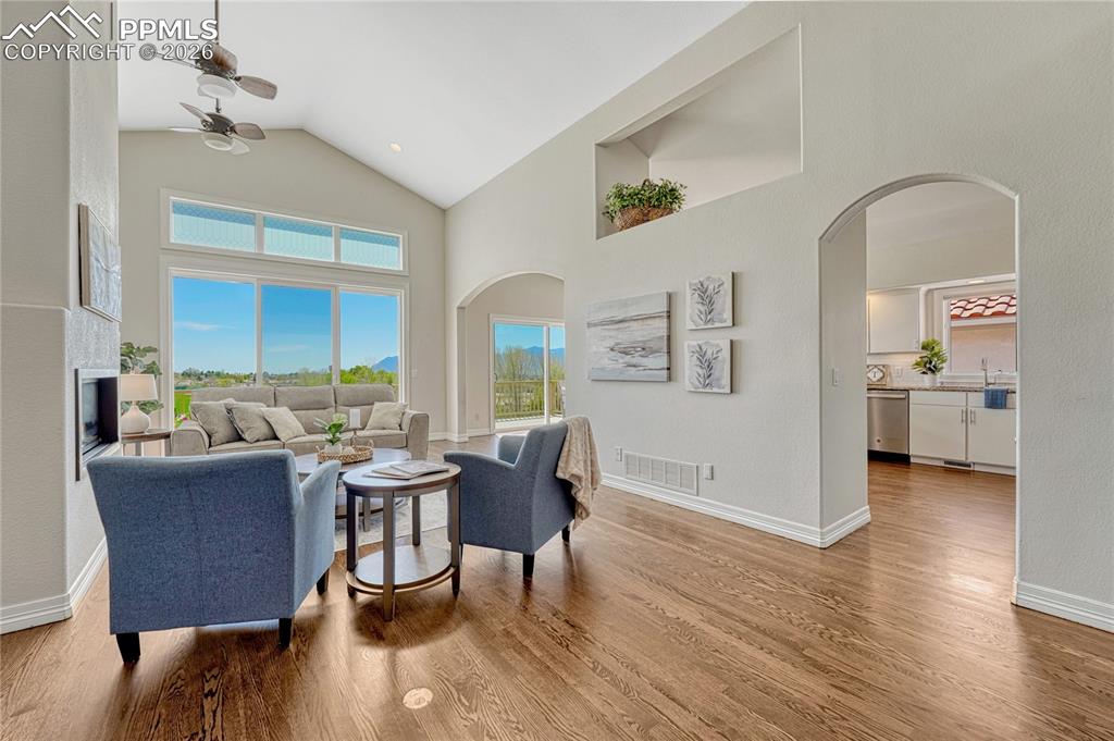 Image 20 of 50: Living Room