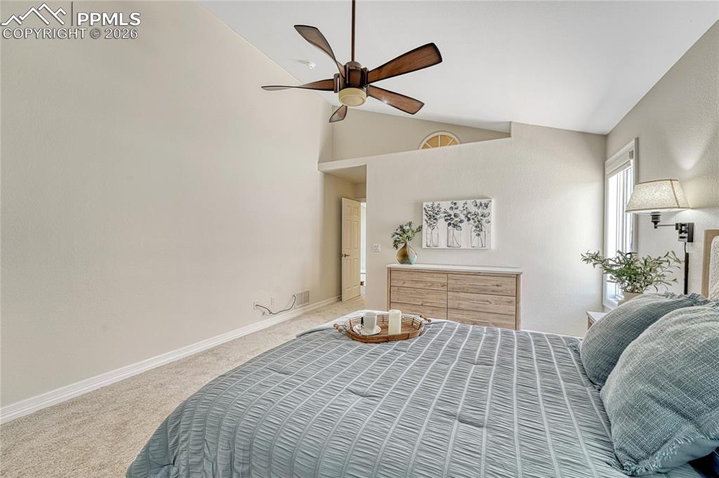 Image 22 of 50: Bedroom