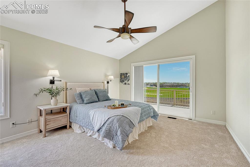 Image 23 of 50: Bedroom