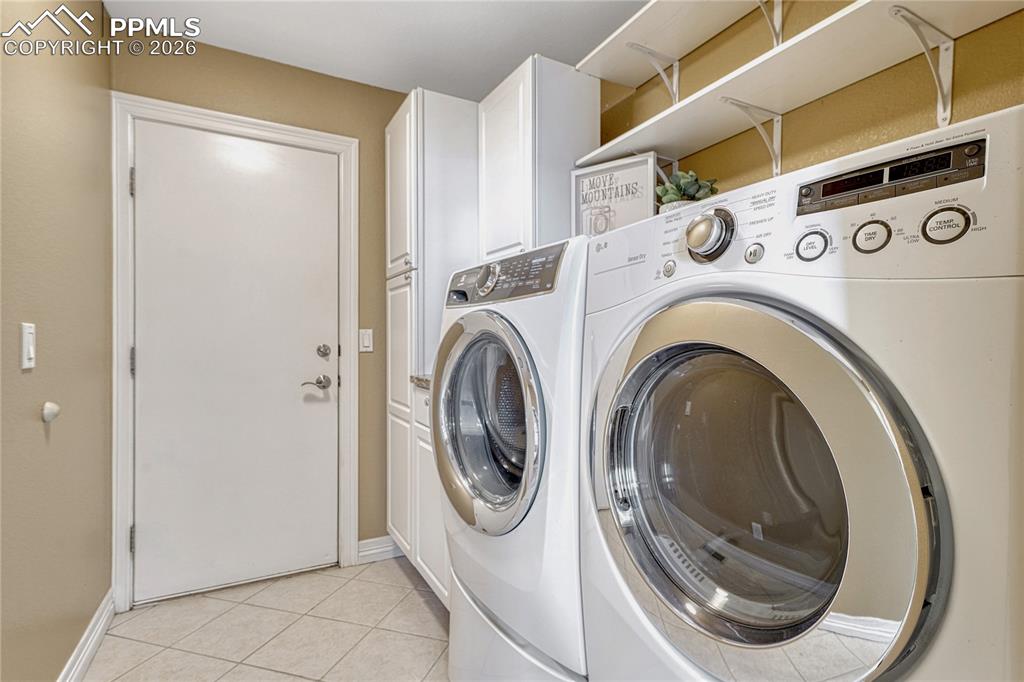 Image 29 of 50: Laundry