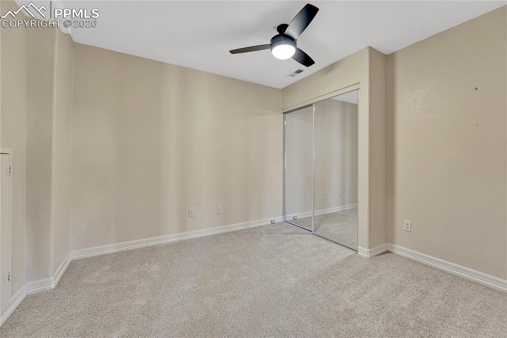 Image 37 of 50: Bedroom