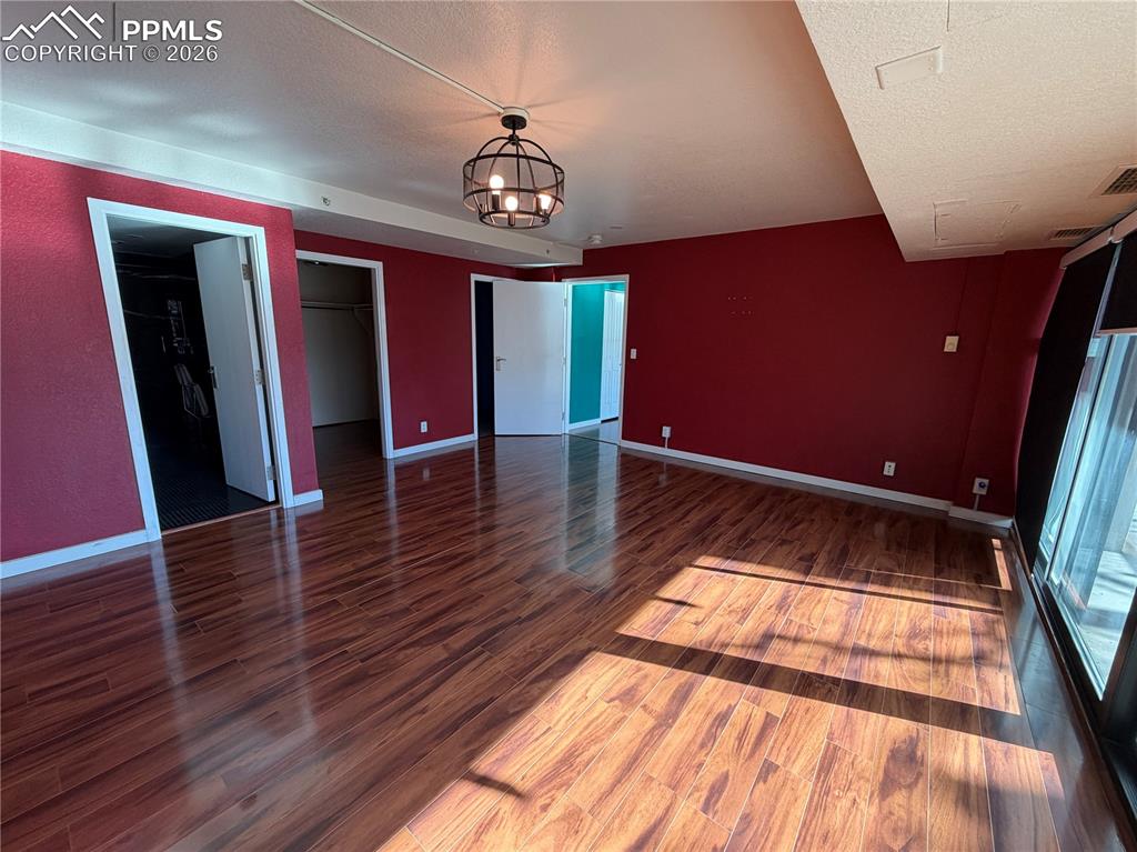 Image 10 of 25: Bathroom