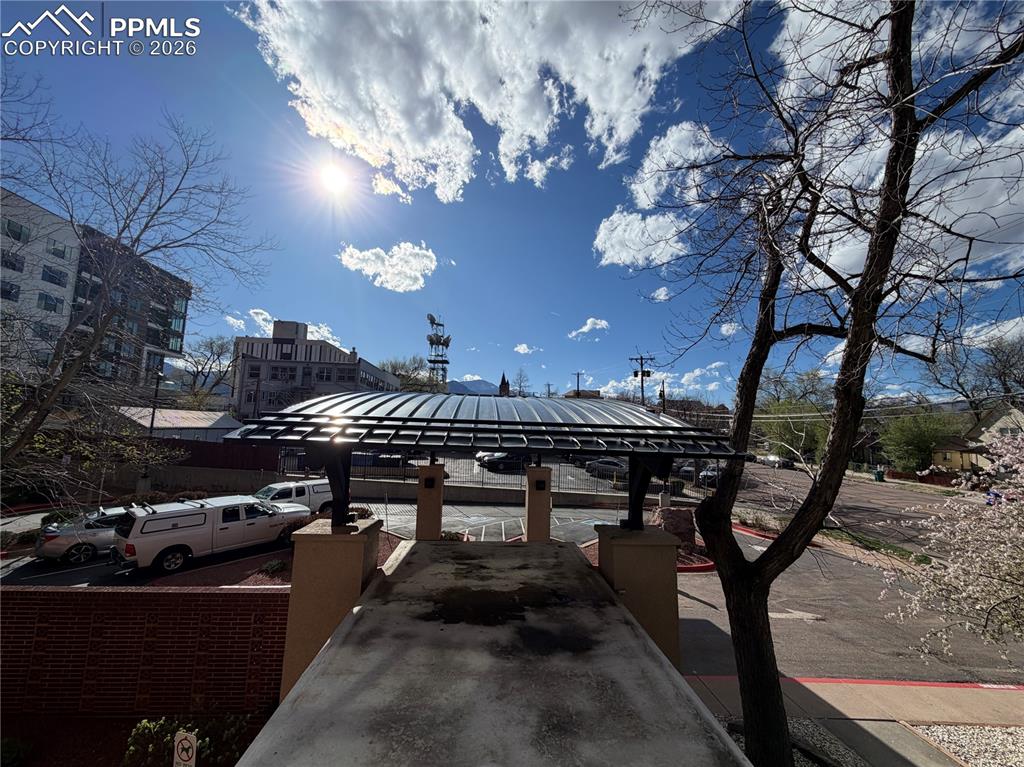 Image 13 of 25: Dining Area