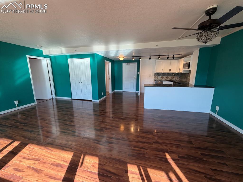 Image 15 of 25: Closet