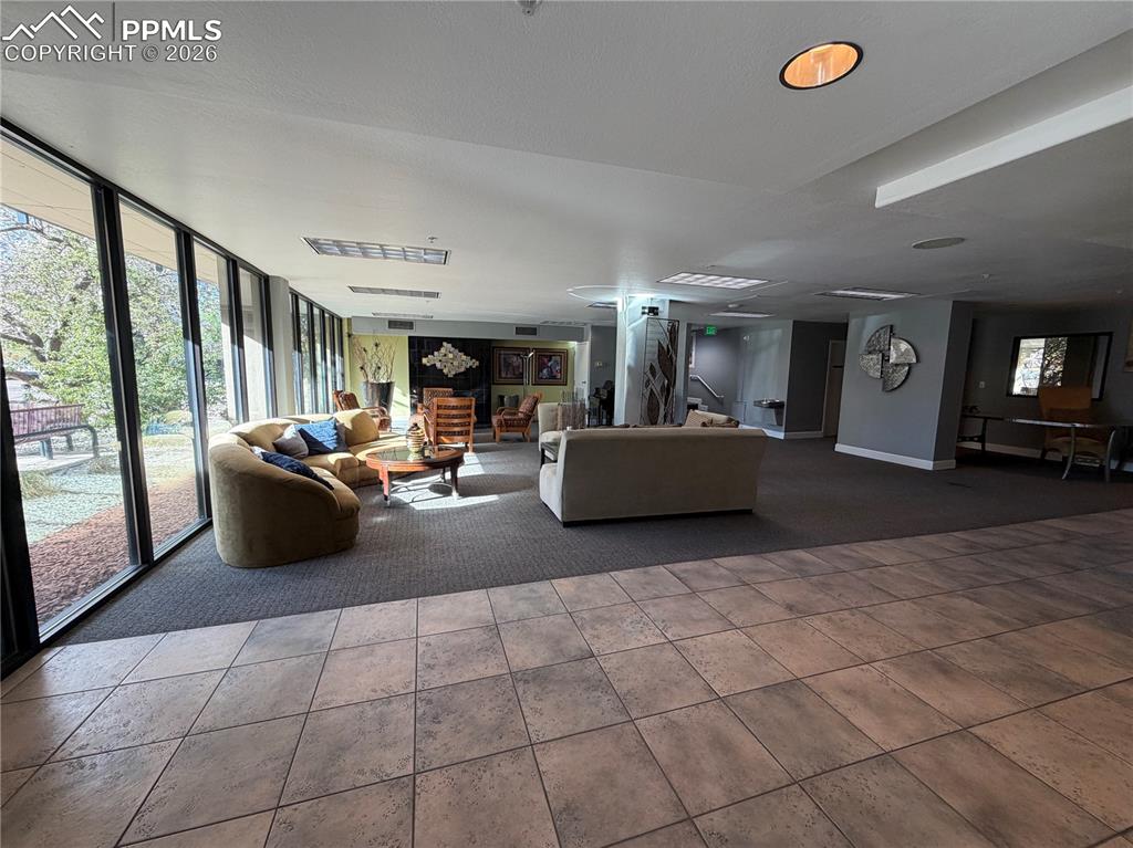 Image 16 of 25: Balcony