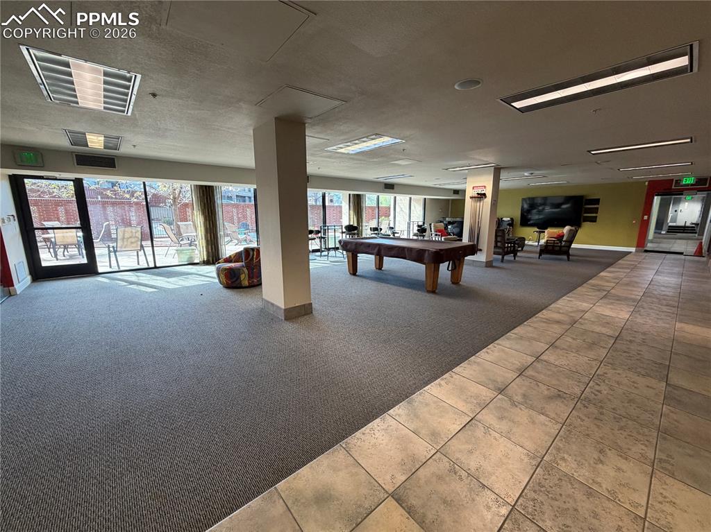 Image 19 of 25: Living Room