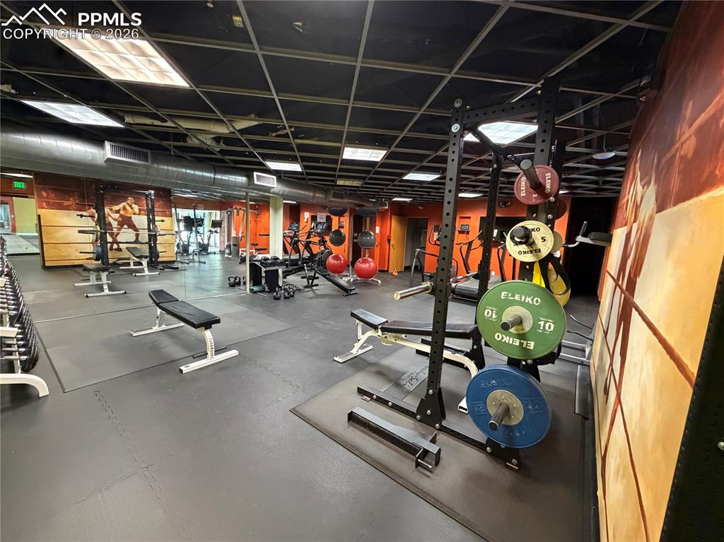 Image 20 of 25: Lobby