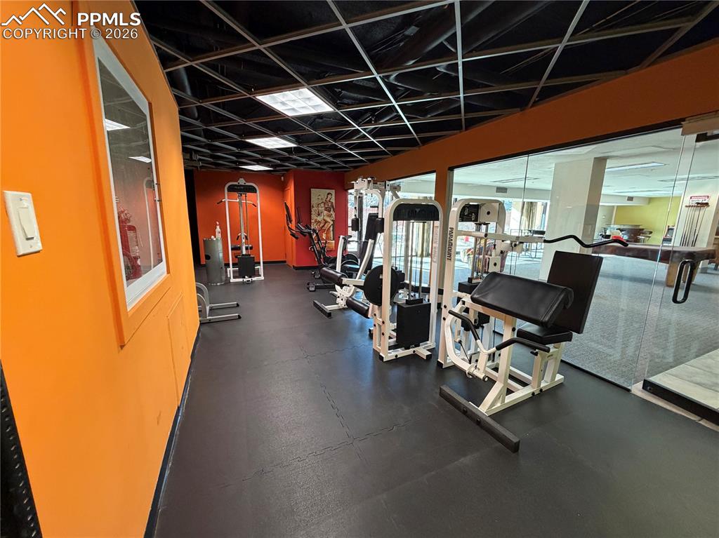 Image 21 of 25: Lobby