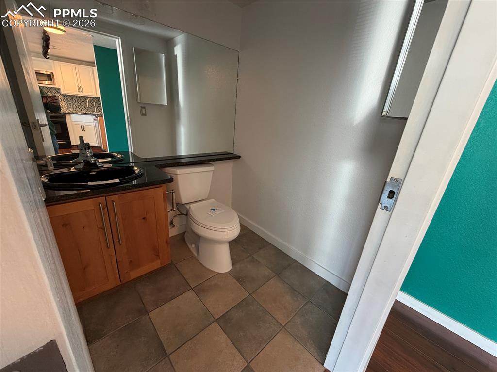 Image 5 of 25: Kitchen