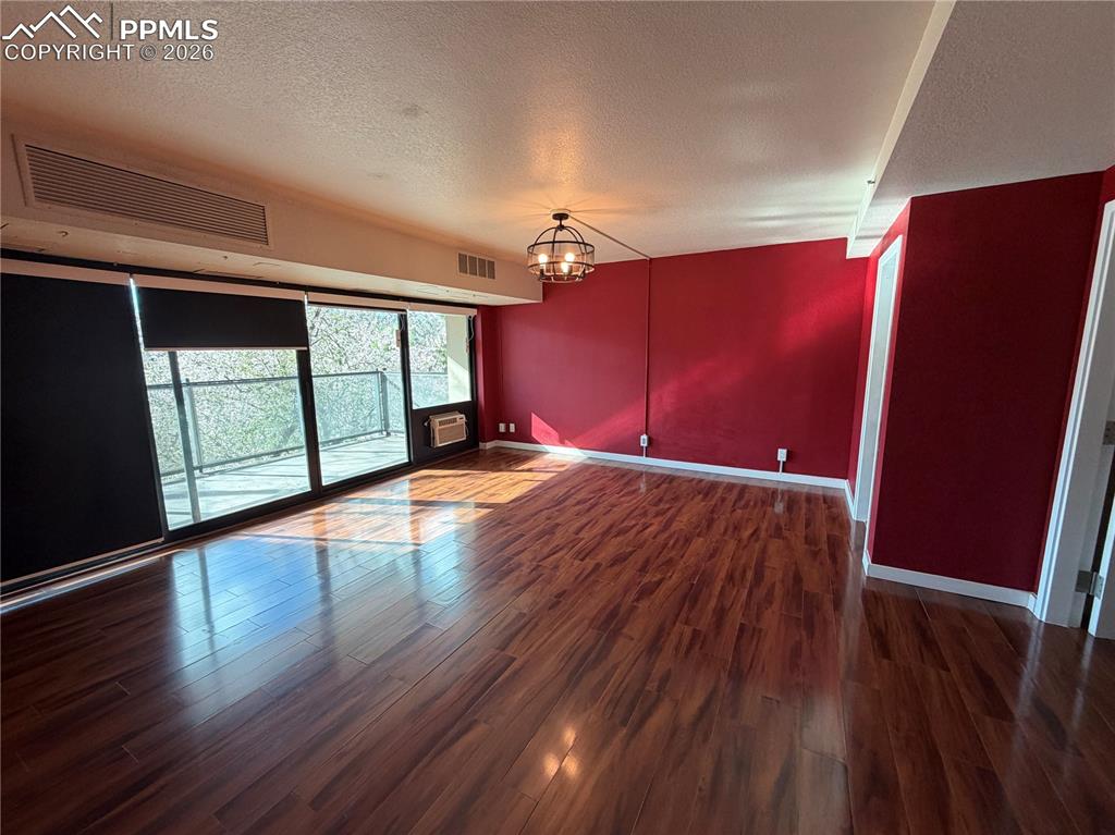 Image 9 of 25: Bathroom