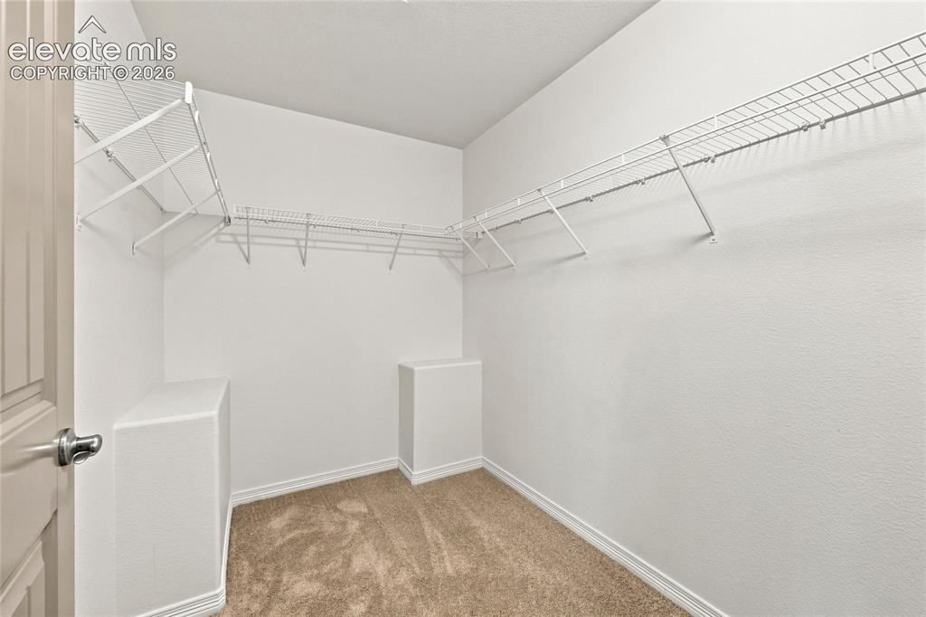 Image 16 of 30: Closet
