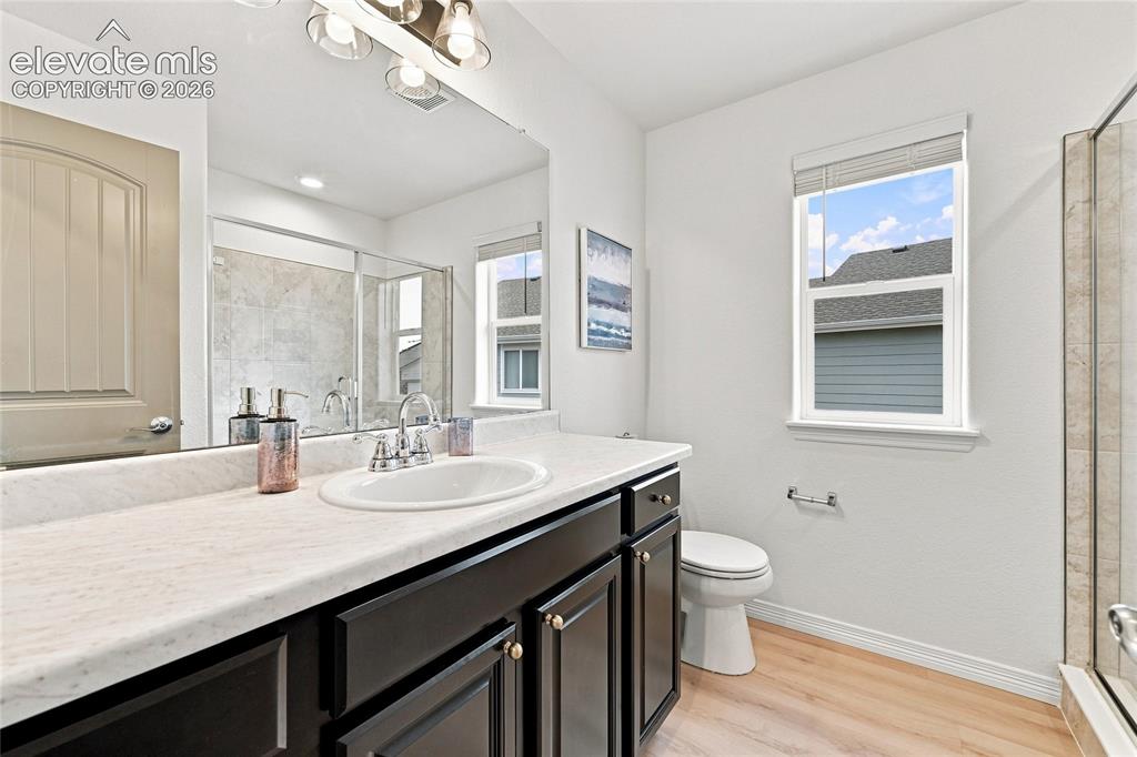 Image 18 of 30: Bathroom