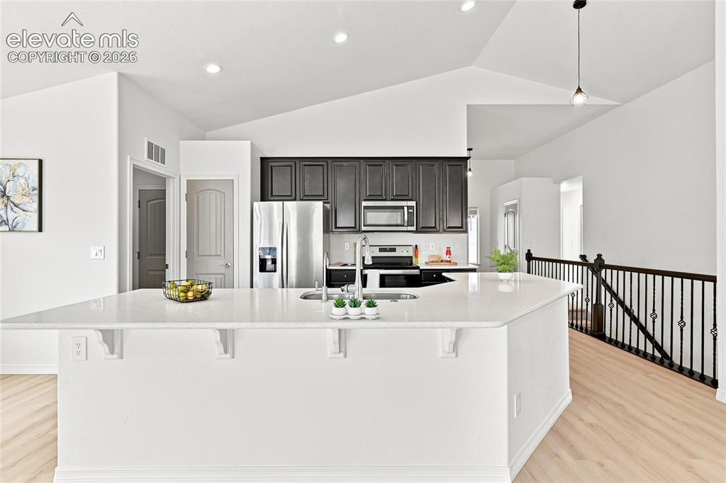 Image 6 of 30: Kitchen