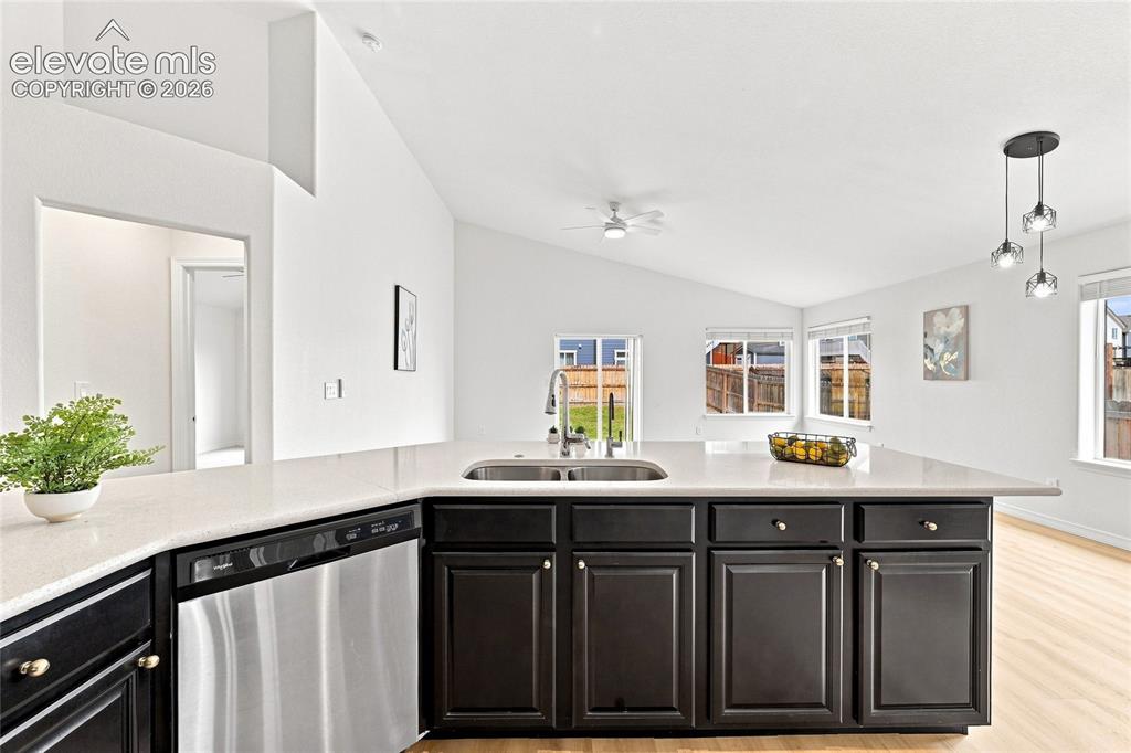 Image 7 of 30: Kitchen