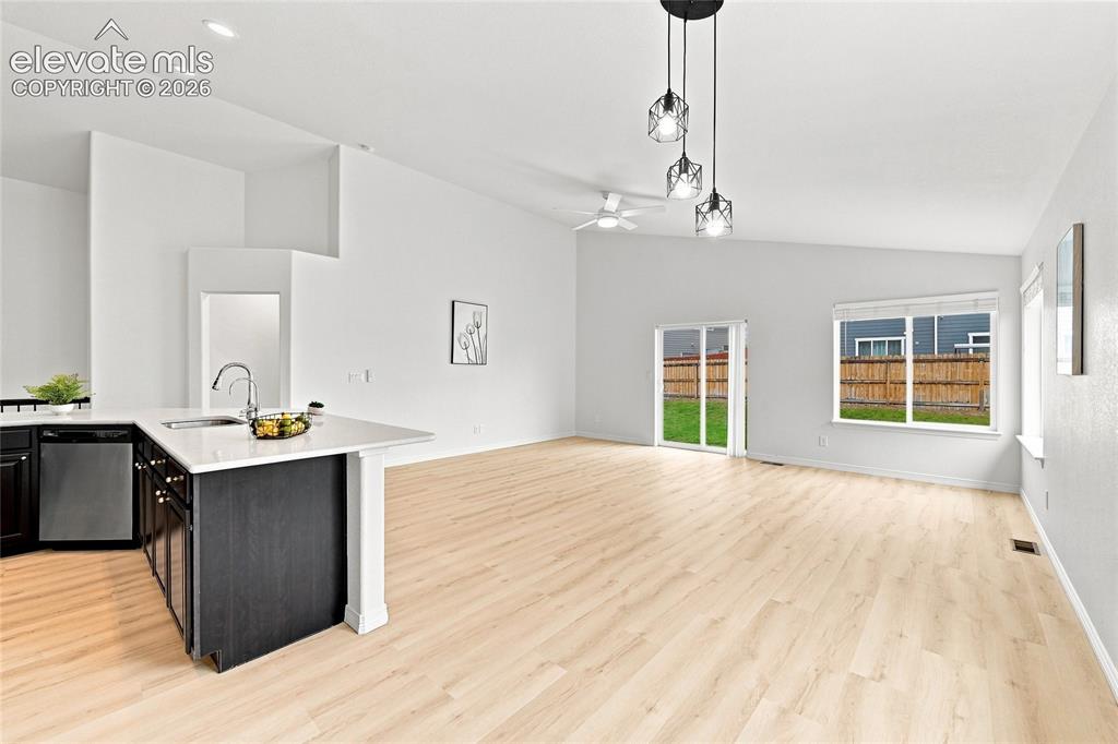 Image 8 of 30: Kitchen