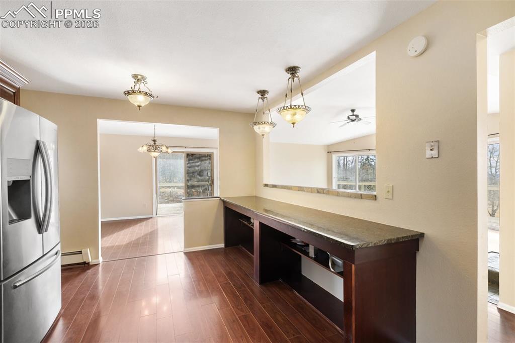 Image 15 of 32: Kitchen