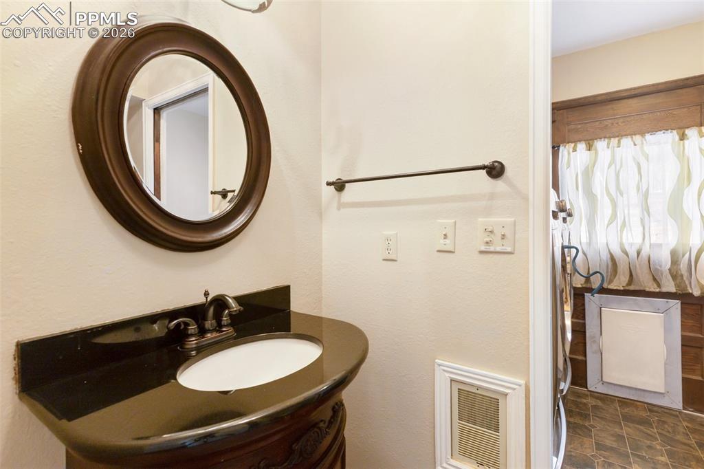 Image 25 of 32: Main Level Guest Bath