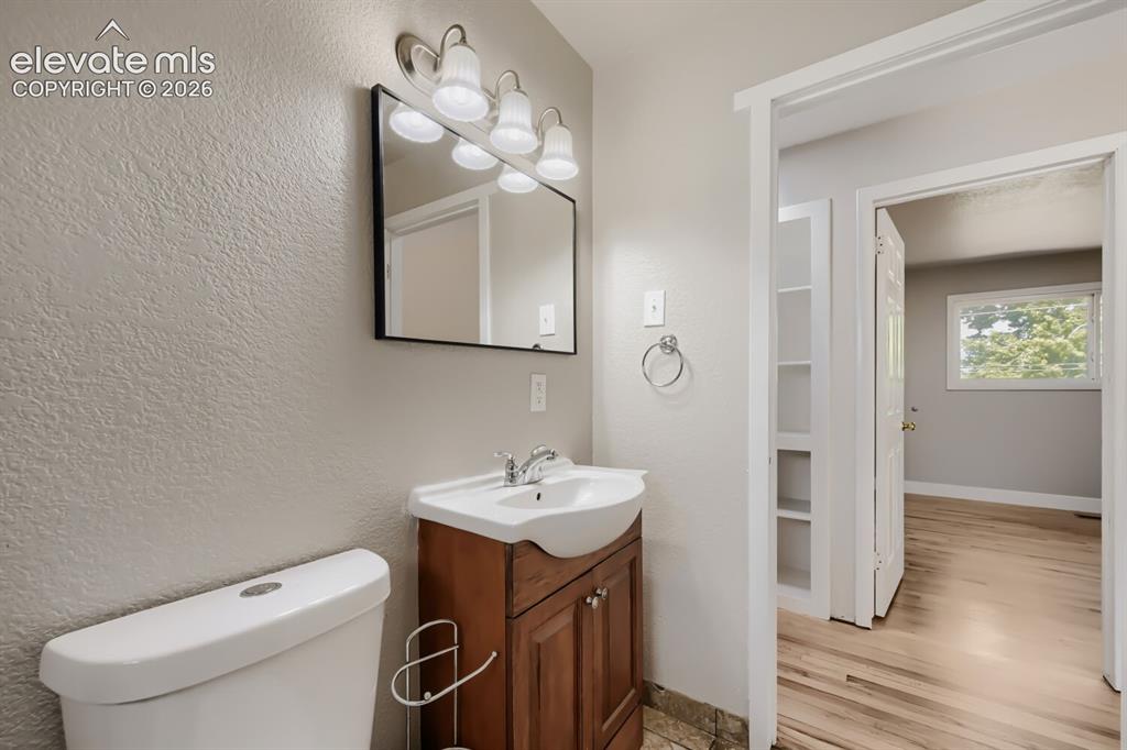 Image 16 of 28: Bathroom