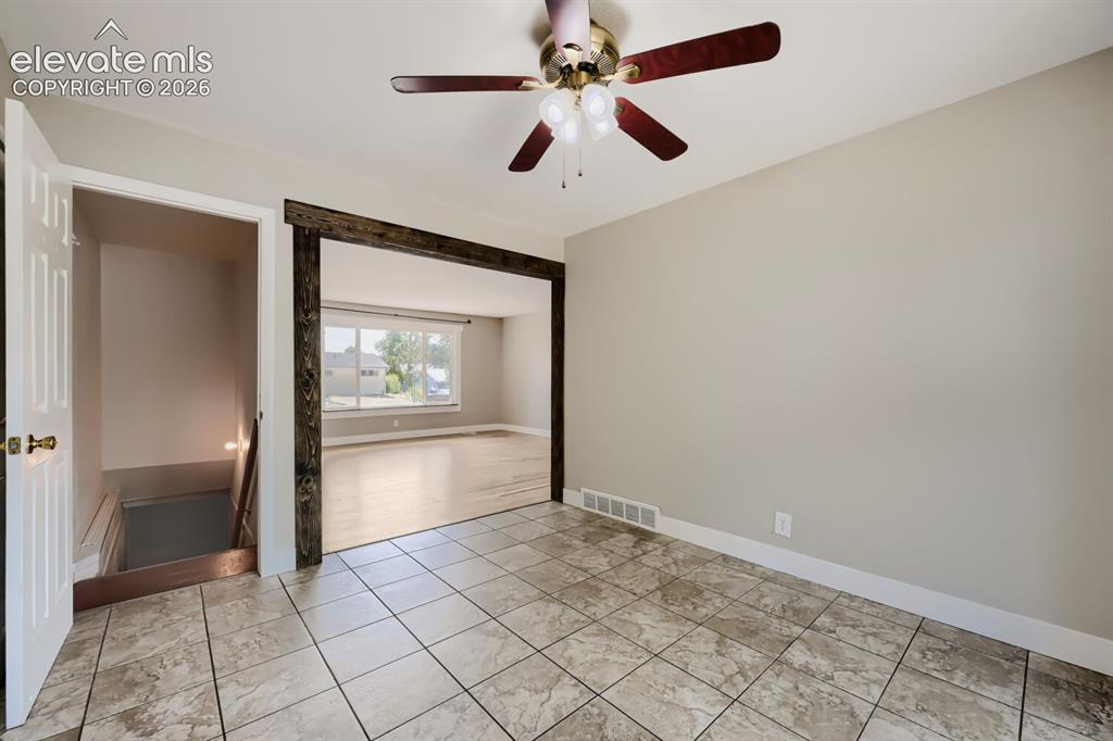 Image 21 of 28: Dining Area