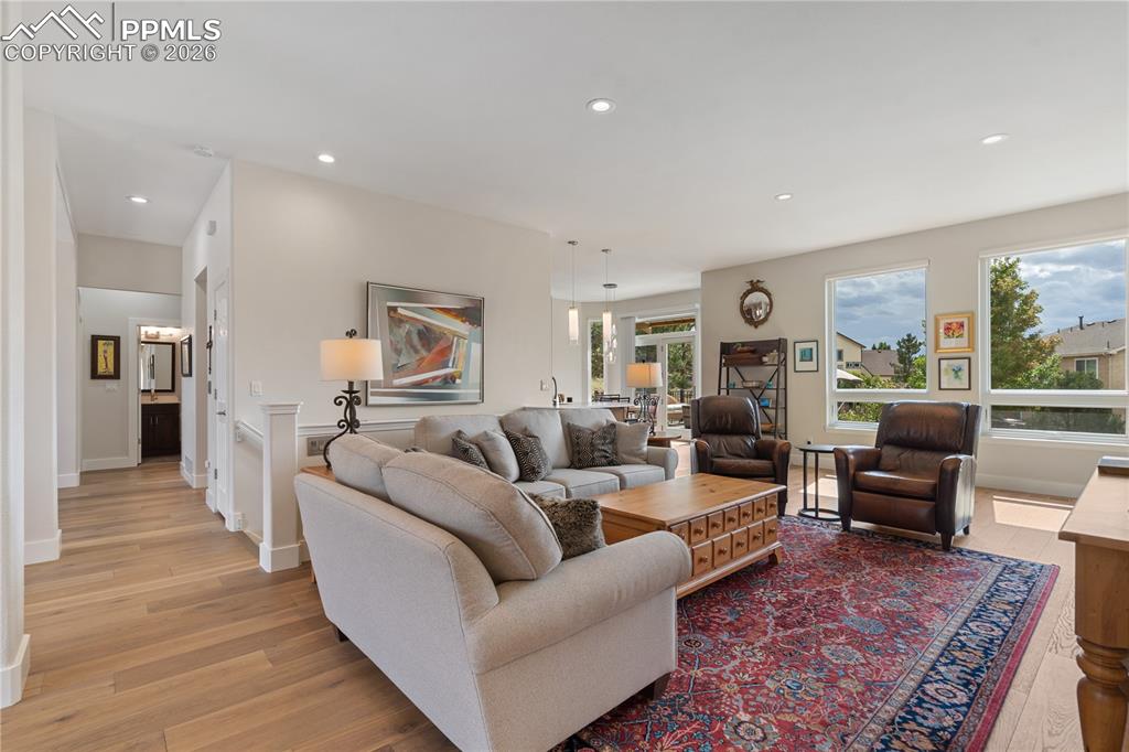 Image 14 of 50: Family room has newer Renewal by Anderson windows and automated blinds